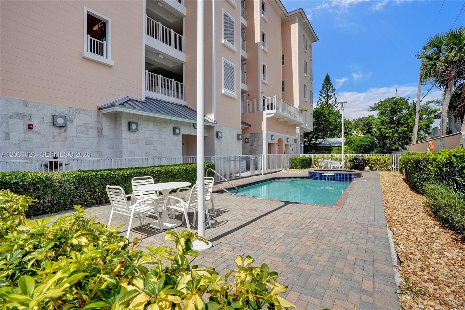 A12081026 Property Photo 100