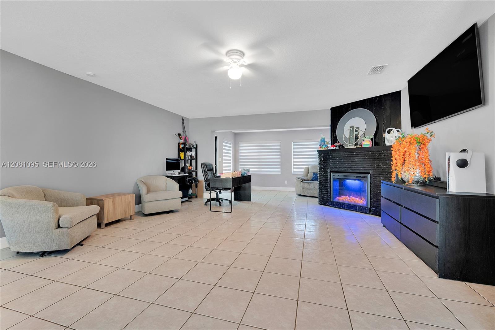 1024 Long Island Avenue Property Photo 4