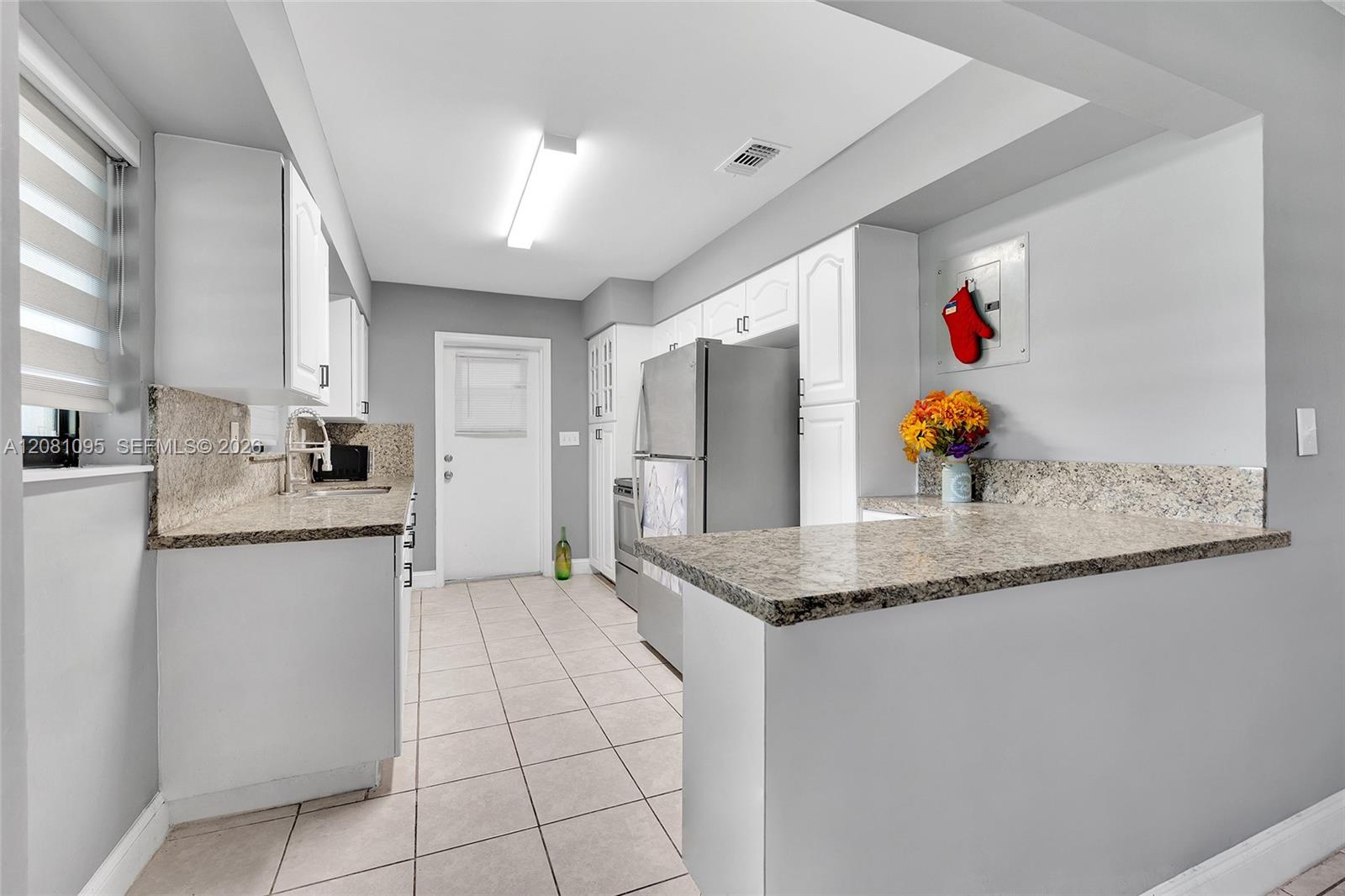 1024 Long Island Avenue Property Photo 10