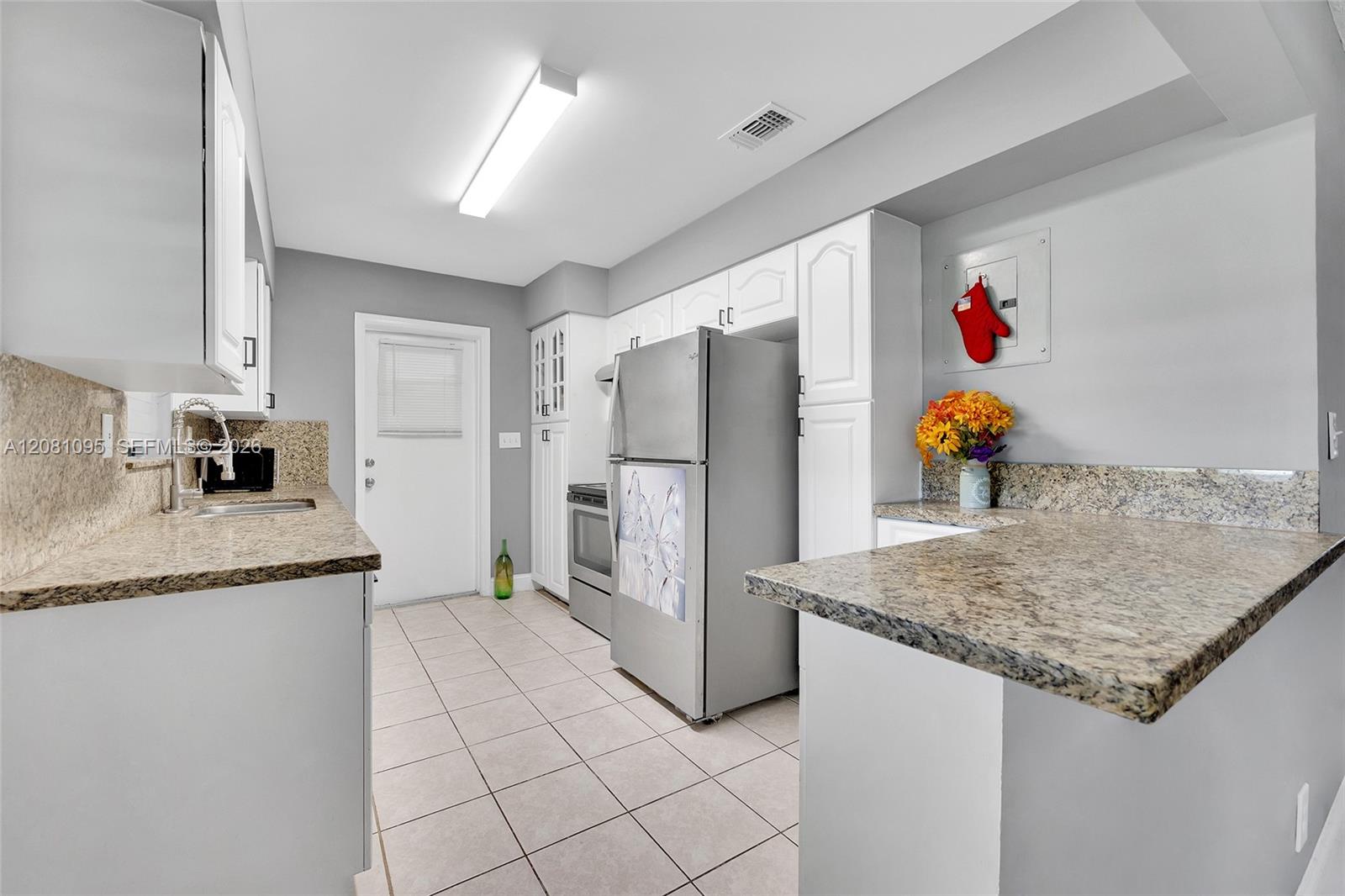 1024 Long Island Avenue Property Photo 11