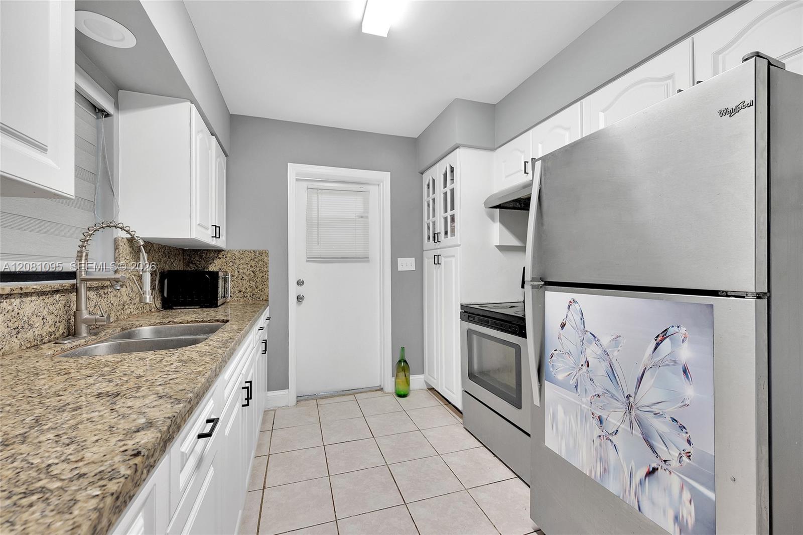 1024 Long Island Avenue Property Photo 12