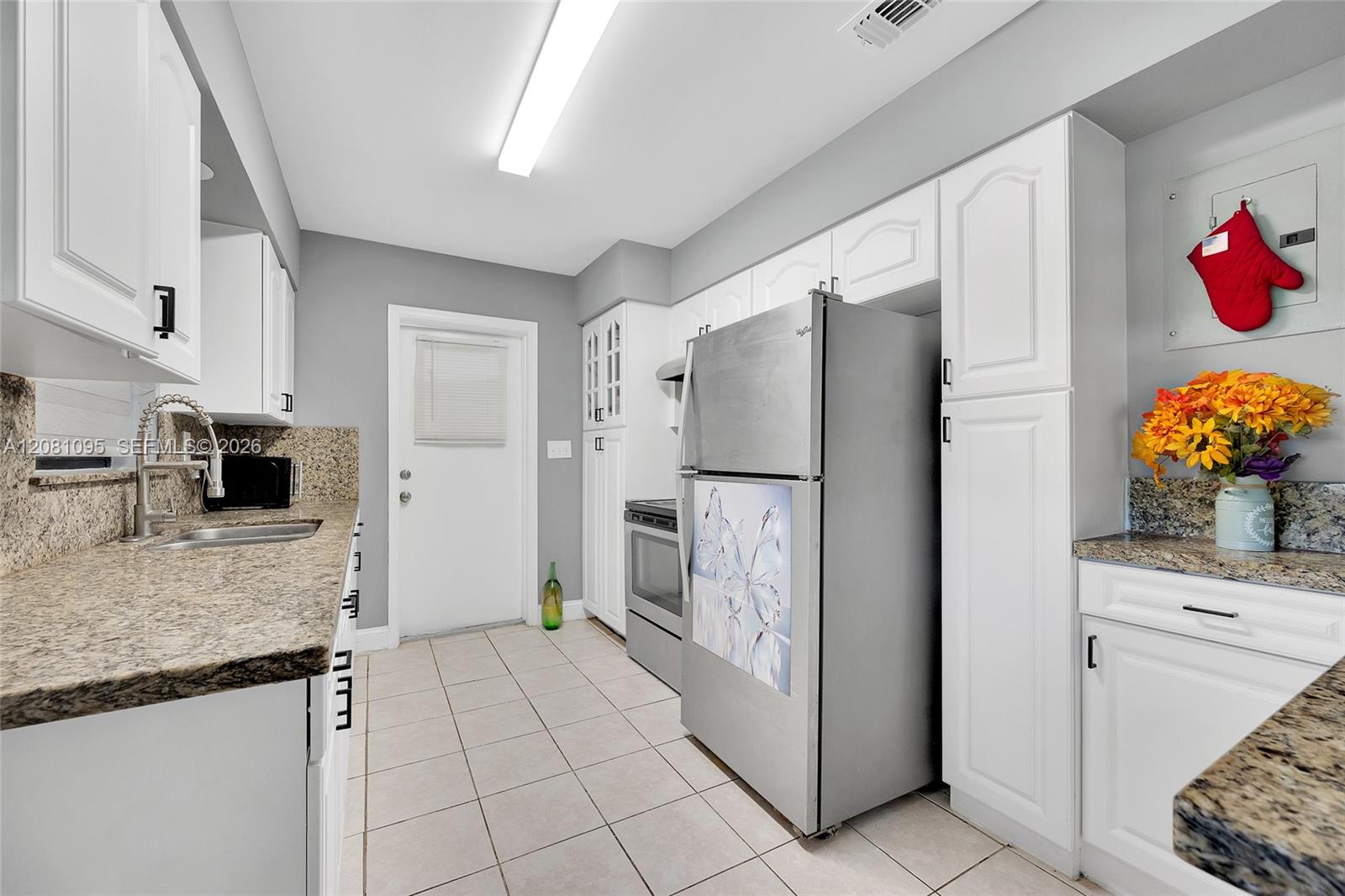 1024 Long Island Avenue Property Photo 13