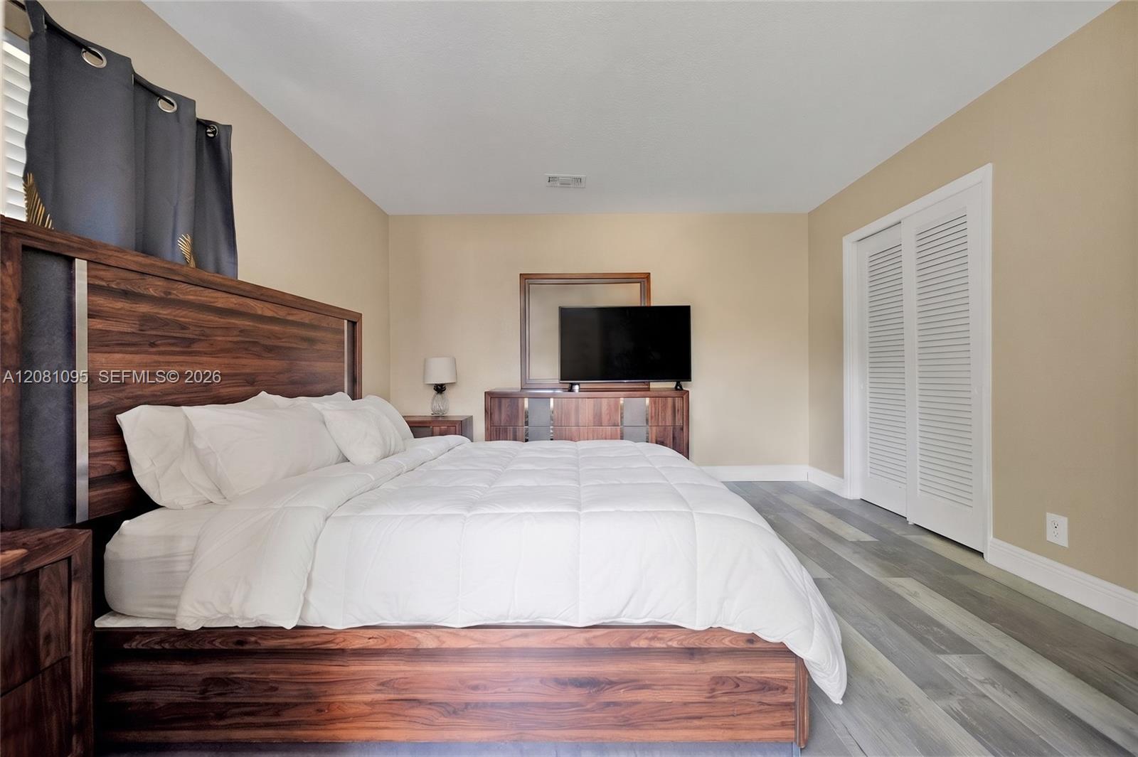 1024 Long Island Avenue Property Photo 18