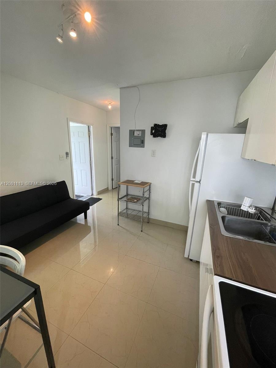 A12081113 Property Photo 2