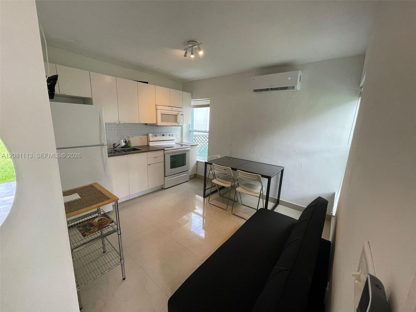 A12081113 Property Photo 3
