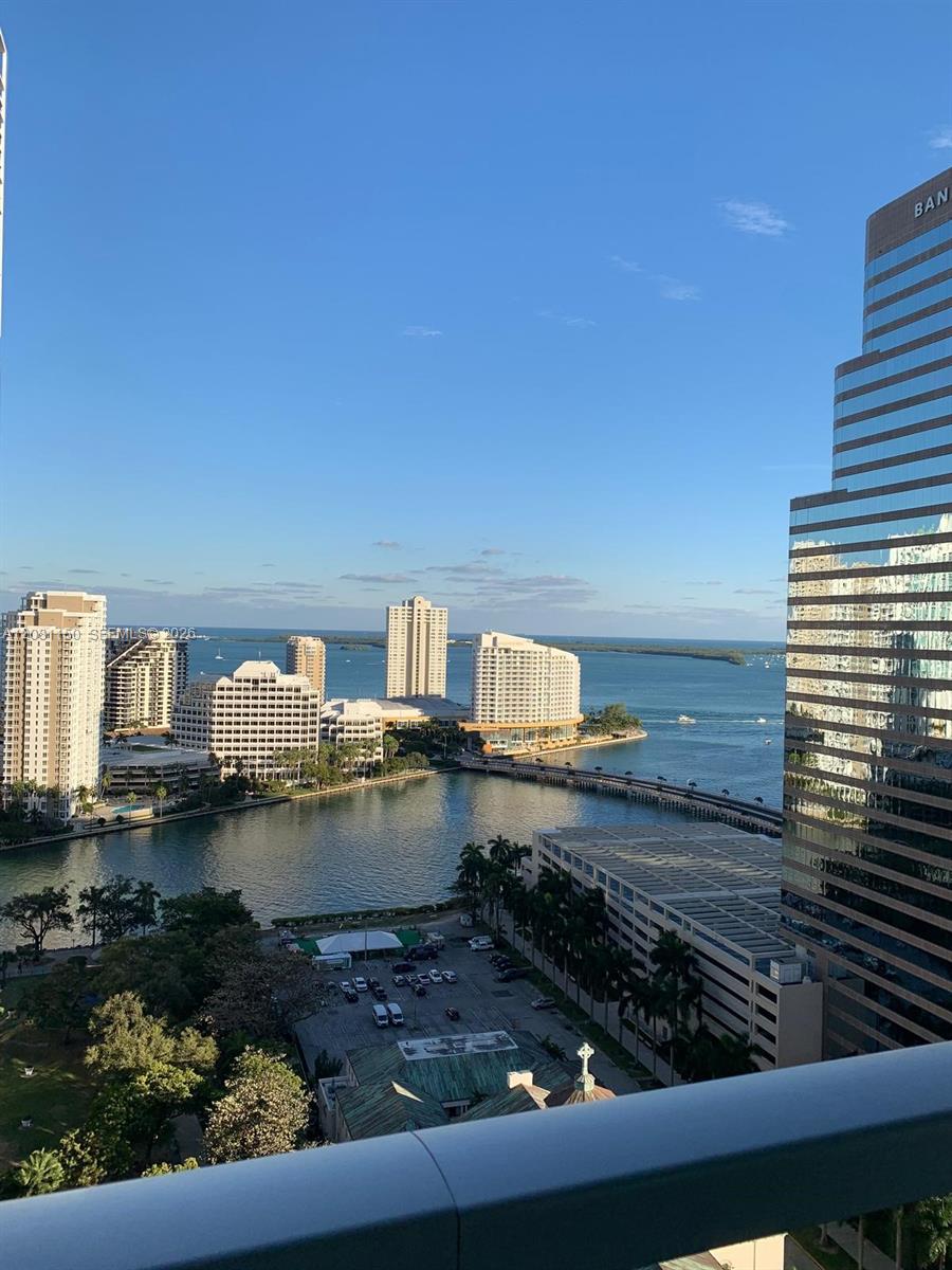 500 Brickell Avenue 3000 Property Photo 2