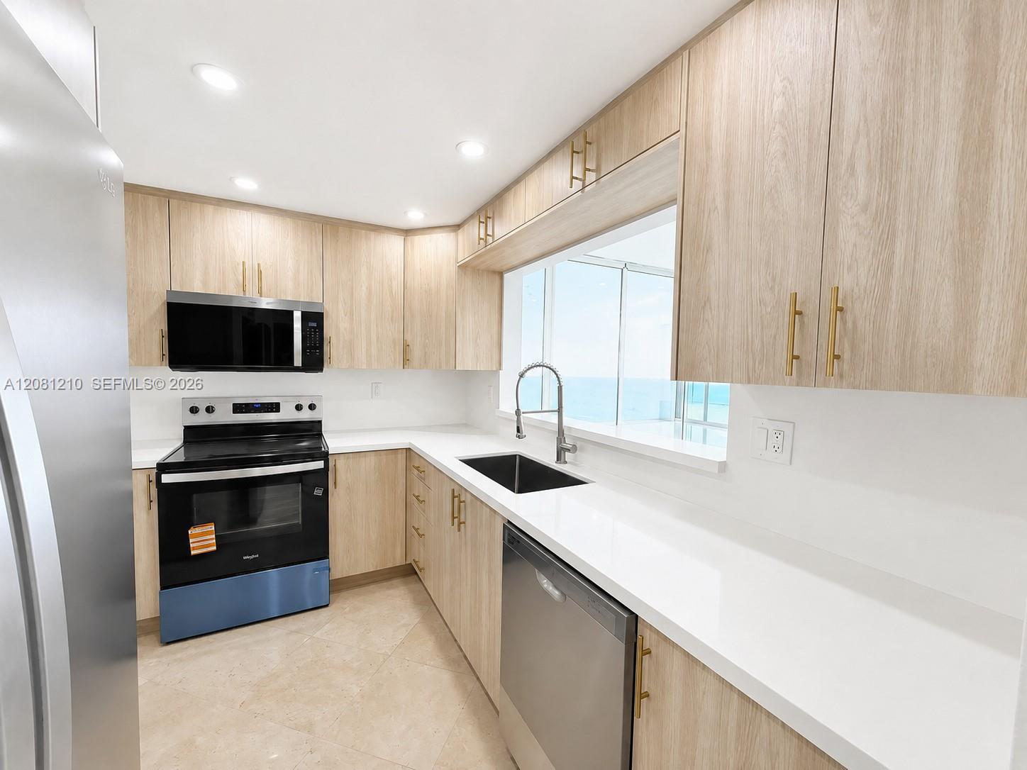 5601 Collins Avenue Ph-2 Property Photo 13