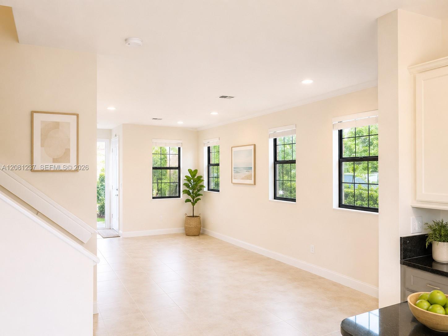 103 Gramercy Square Drive Property Photo 3