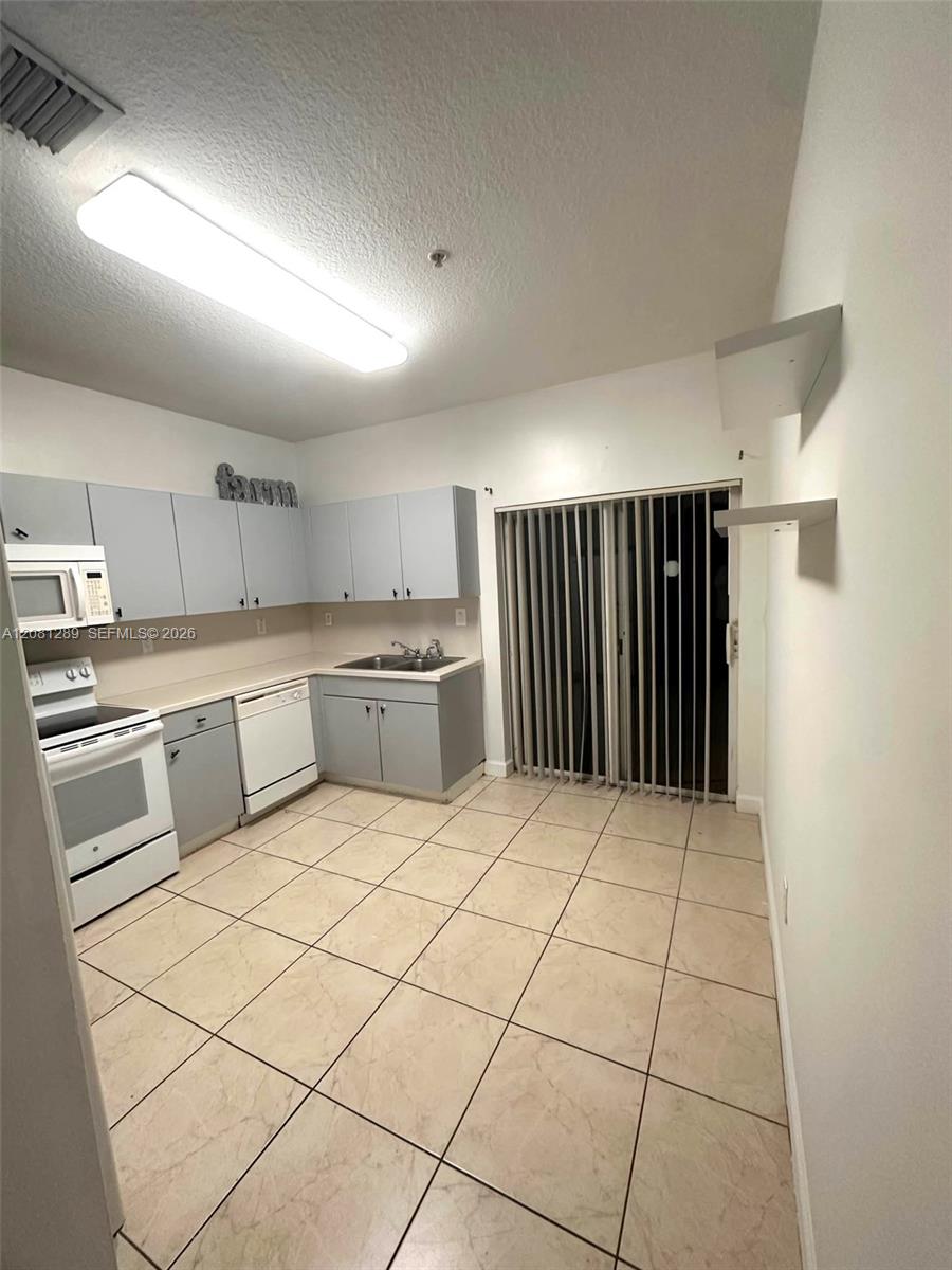 5630 Nw 114th Path 101 Property Photo 6