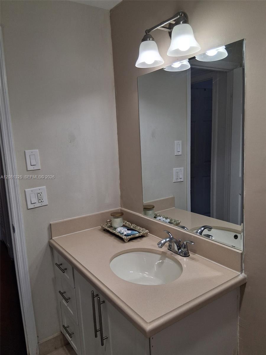 A12081325 Property Photo 5