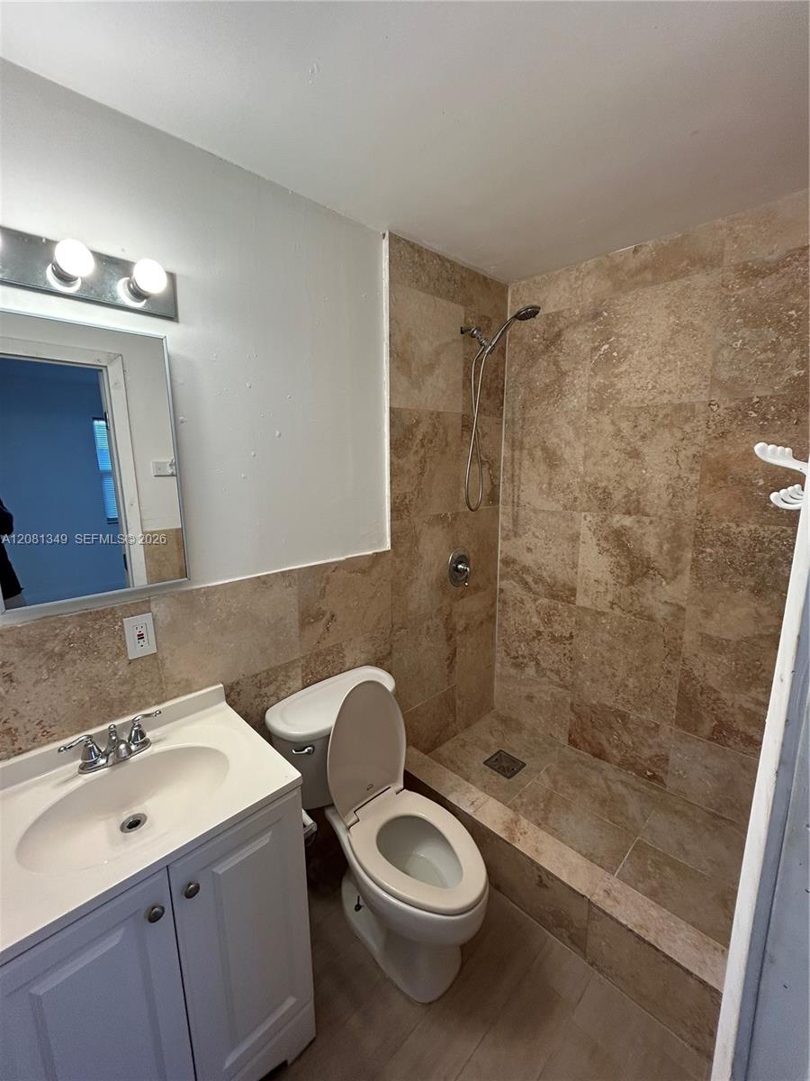 A12081349 Property Photo 3