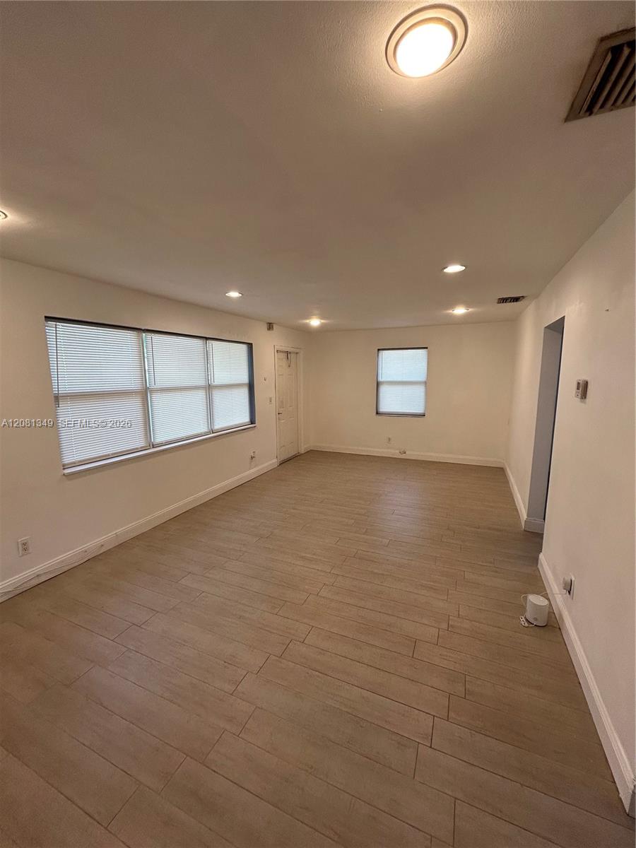 A12081349 Property Photo 11