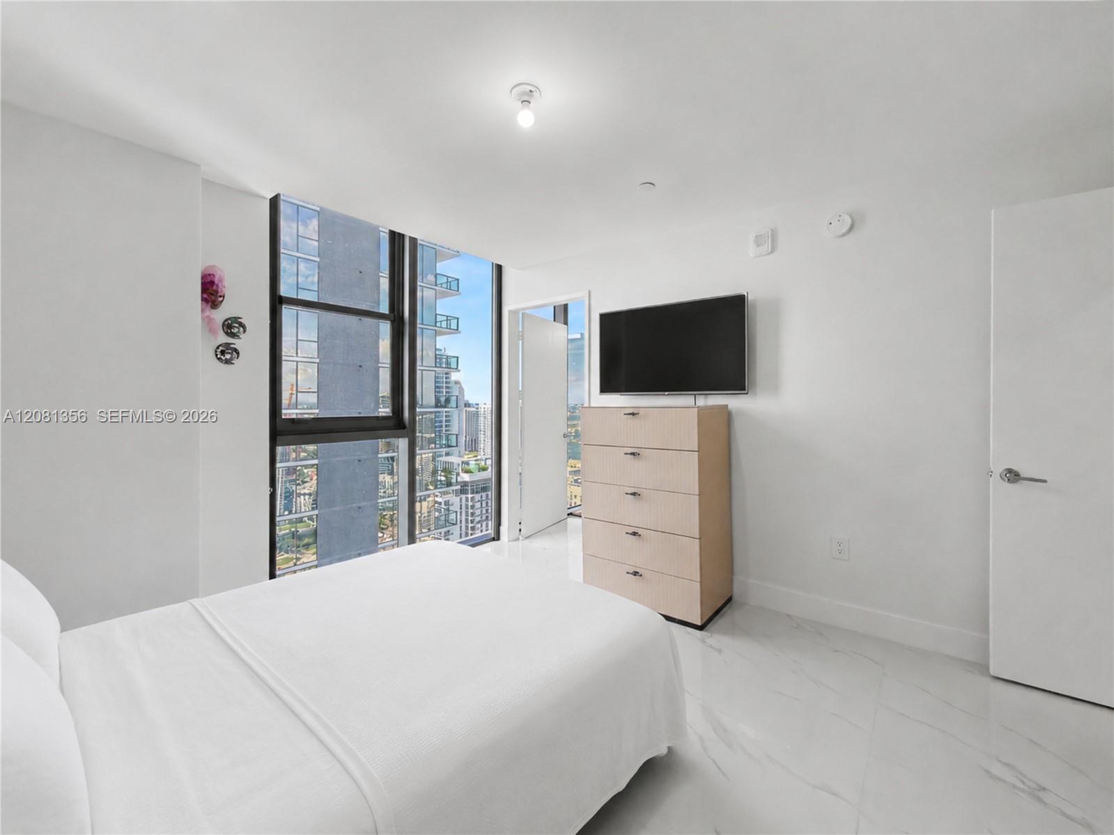 A12081356 Property Photo 15