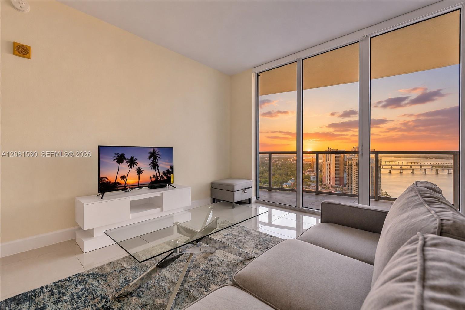 3000 Oasis Grand Boulevard 2802 Property Photo 1