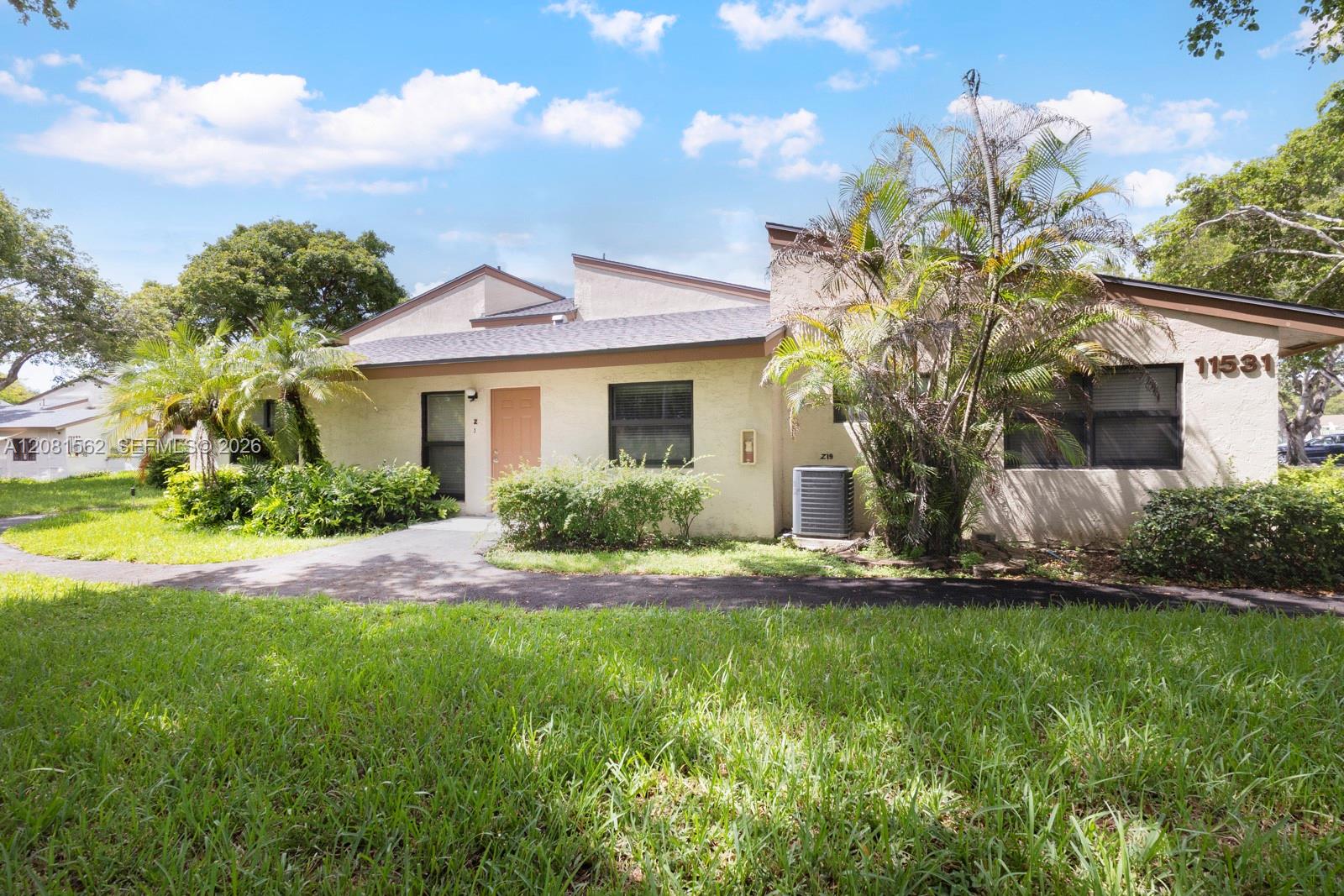 11531 SW 109th Road 19Z Property Photo 1