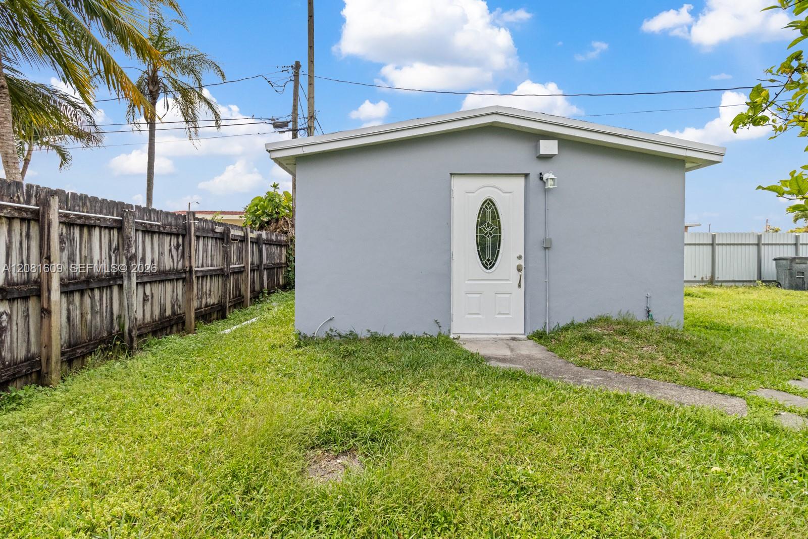 A12081609 Property Photo 2