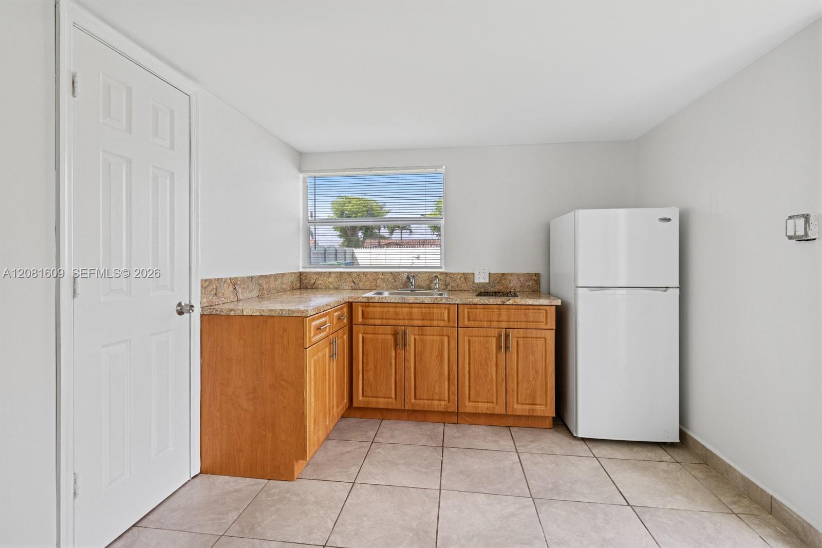 A12081609 Property Photo 3
