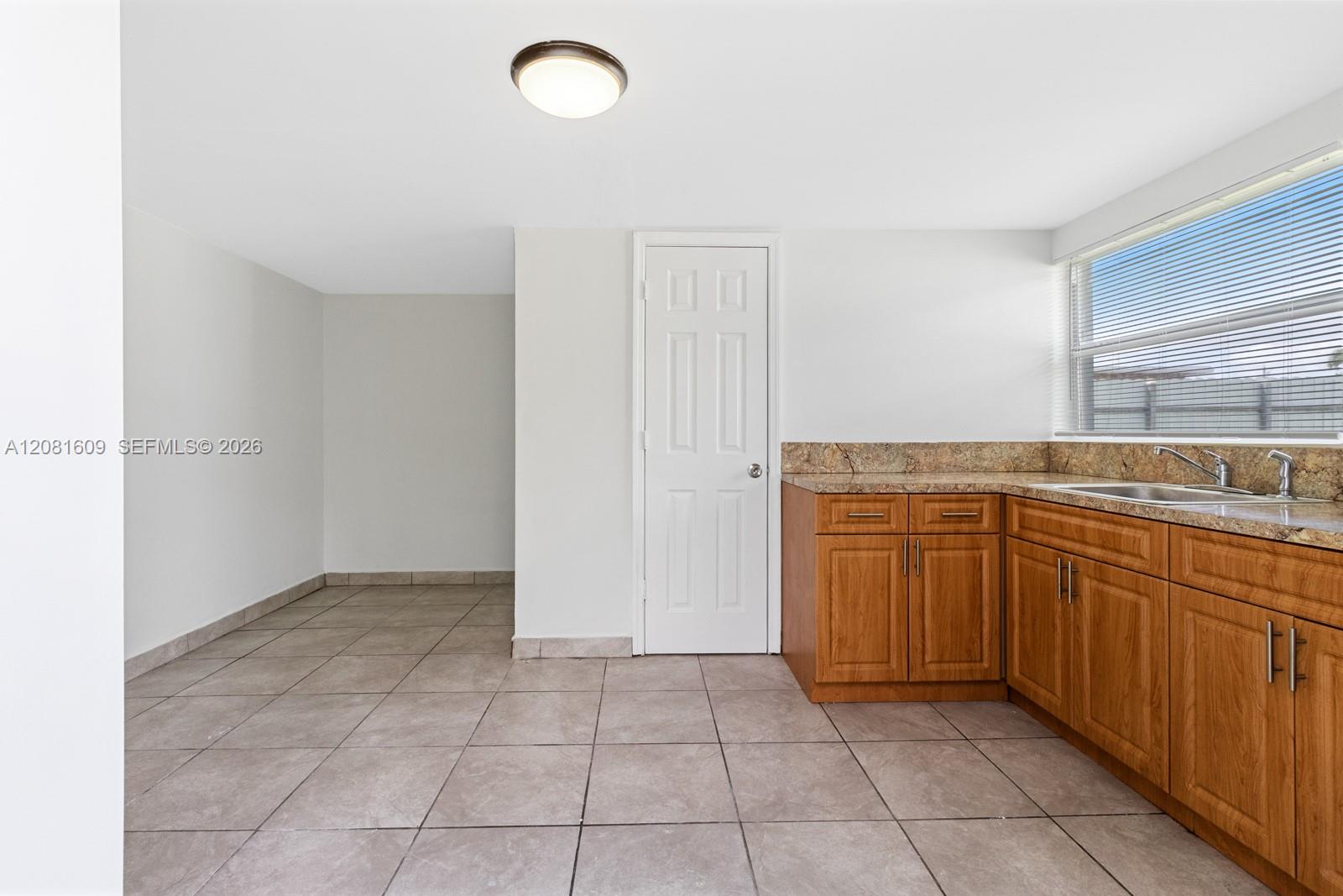A12081609 Property Photo 5