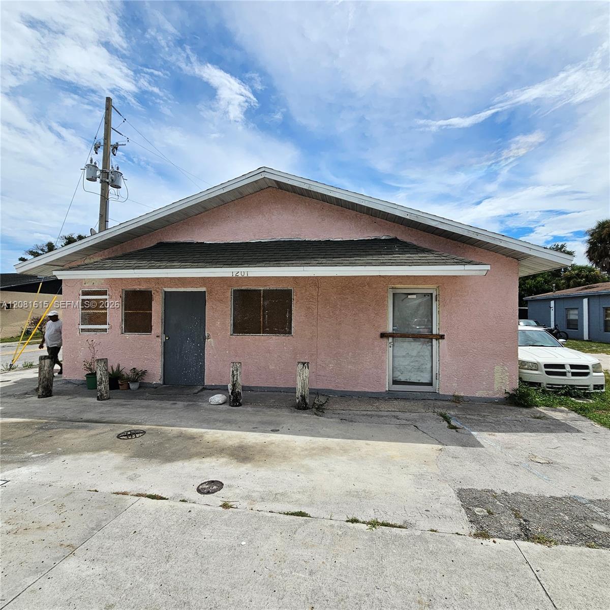 1201 Avenue D Property Photo 4