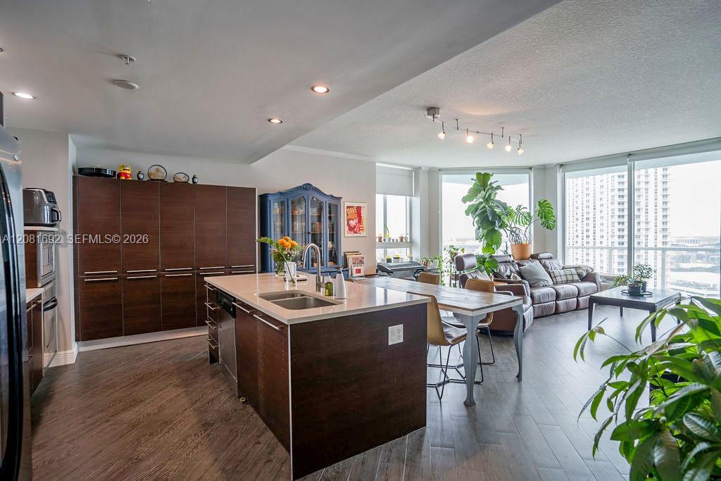 1900 N Bayshore Drive 2018 Property Photo 3