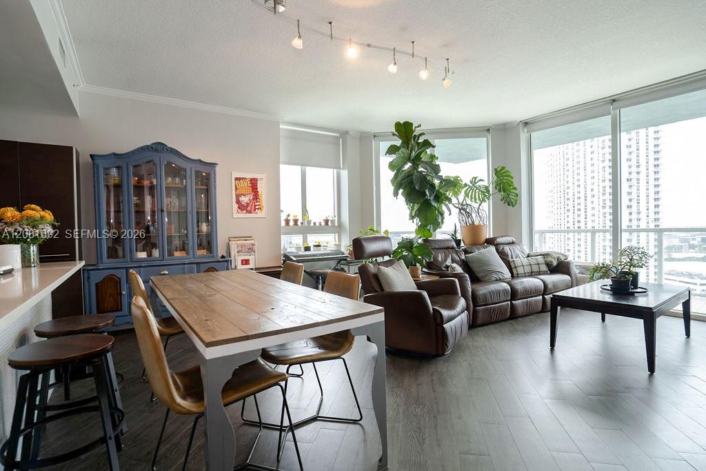 1900 N Bayshore Drive 2018 Property Photo 4