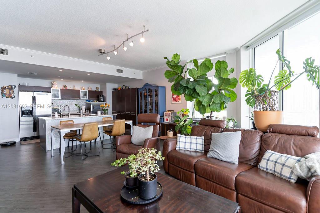 1900 N Bayshore Drive 2018 Property Photo 5