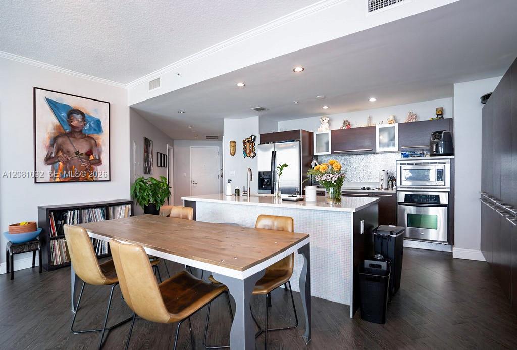 1900 N Bayshore Drive 2018 Property Photo 6