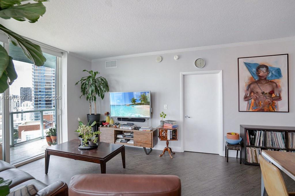 1900 N Bayshore Drive 2018 Property Photo 8