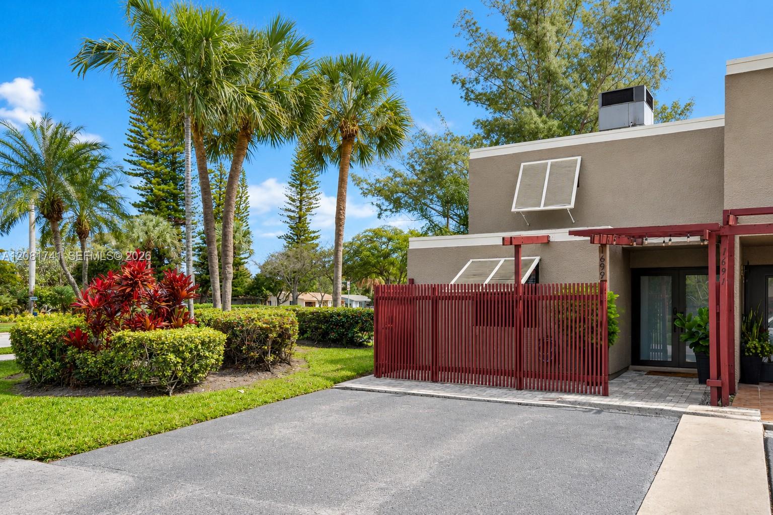 1699 W Fairway Road Property Photo 3