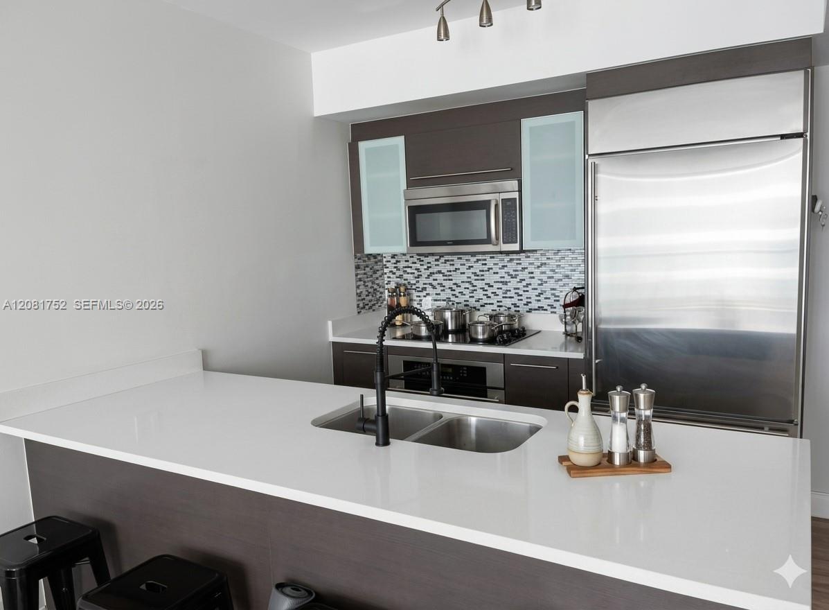 500 Brickell Avenue 1806 Property Photo 1