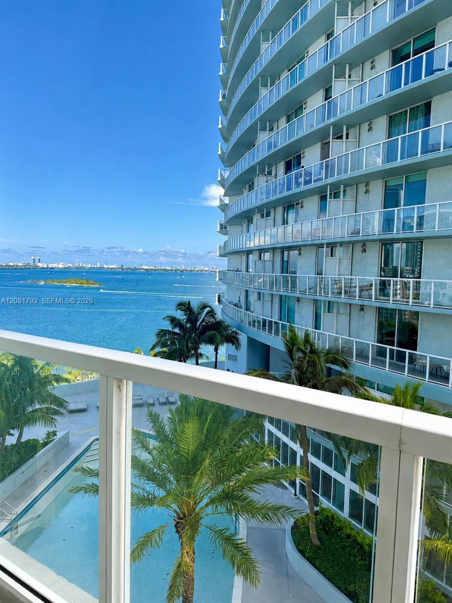 1900 N Bayshore Drive 1517 Property Photo 1