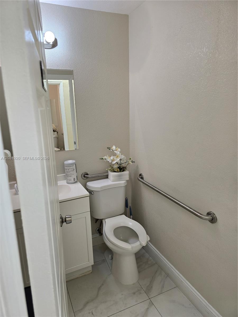 4448 Inverrary Boulevard M Property Photo 13