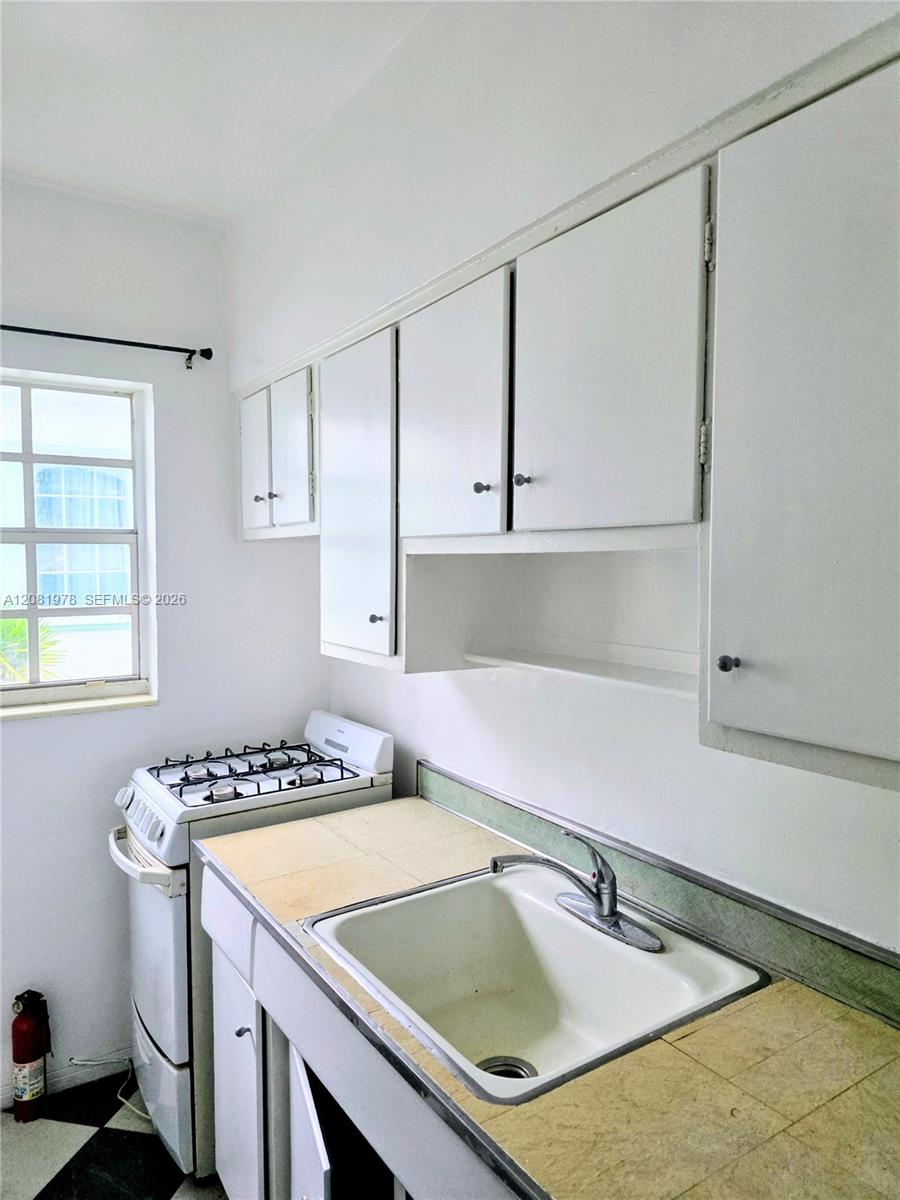 635 8th Street 202 Property Photo 8
