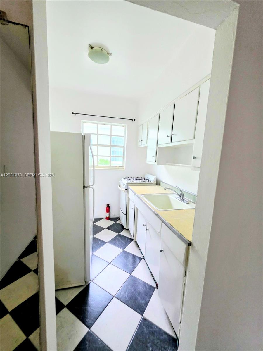 635 8th Street 202 Property Photo 12