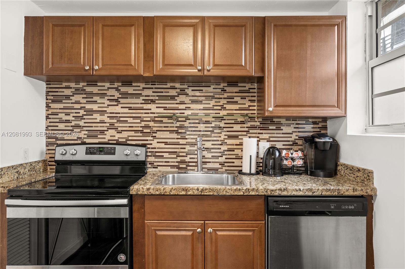 A12081993 Property Photo 14