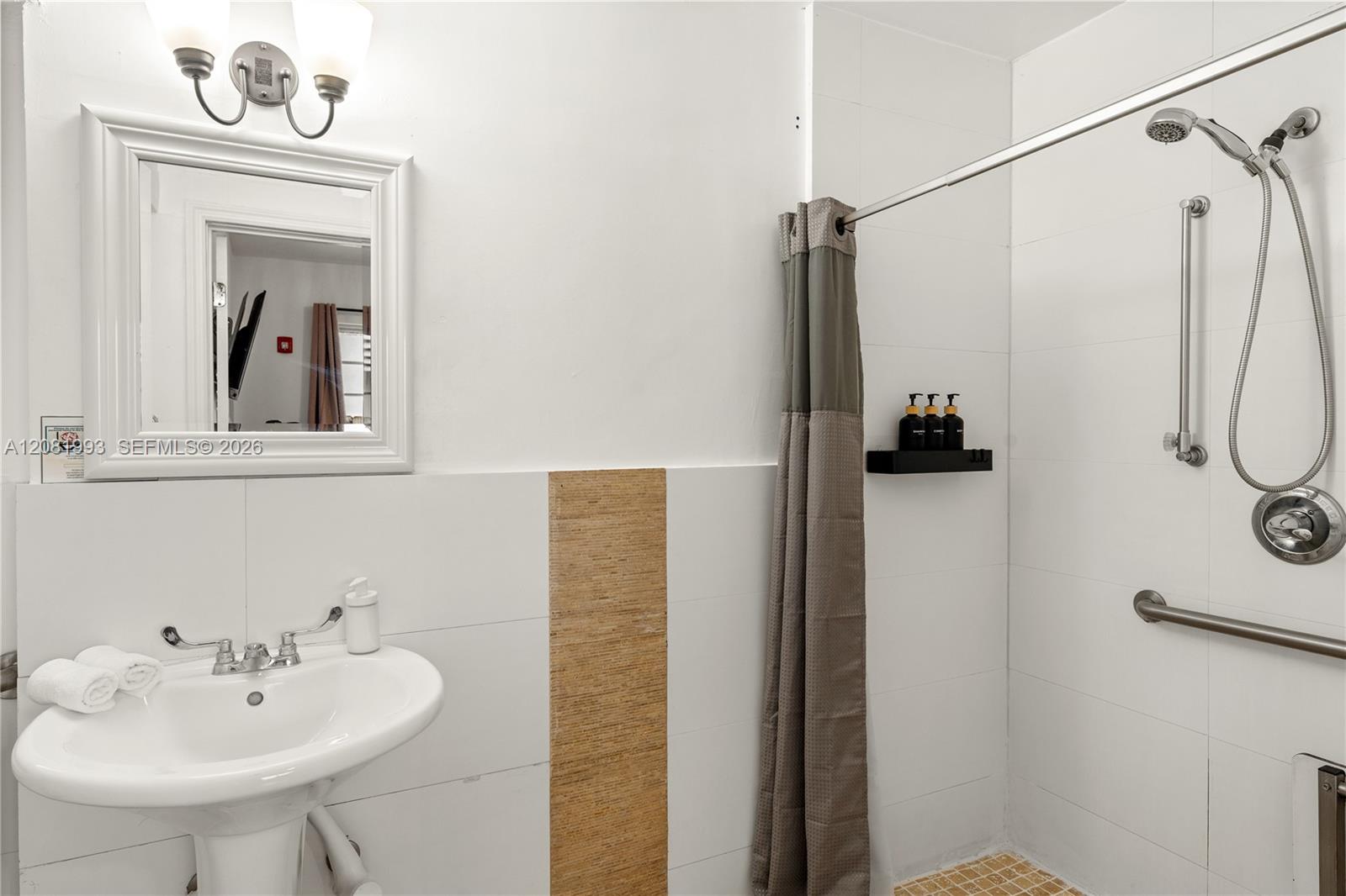 A12081993 Property Photo 23