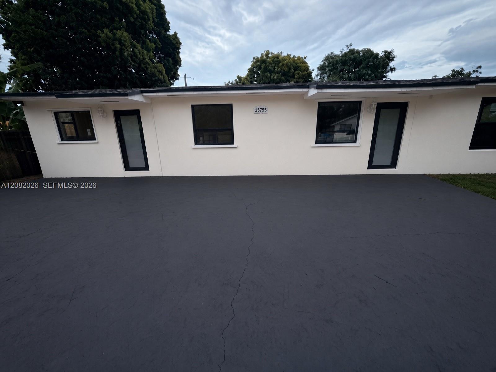 15755 Nw 41st Avenue Property Photo 1