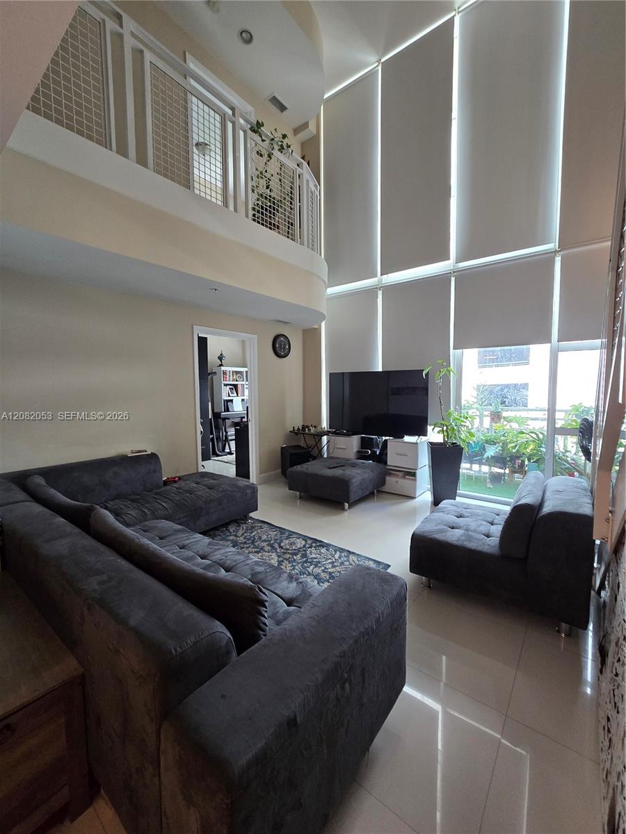 244 Biscayne Boulevard 652 Property Photo 1