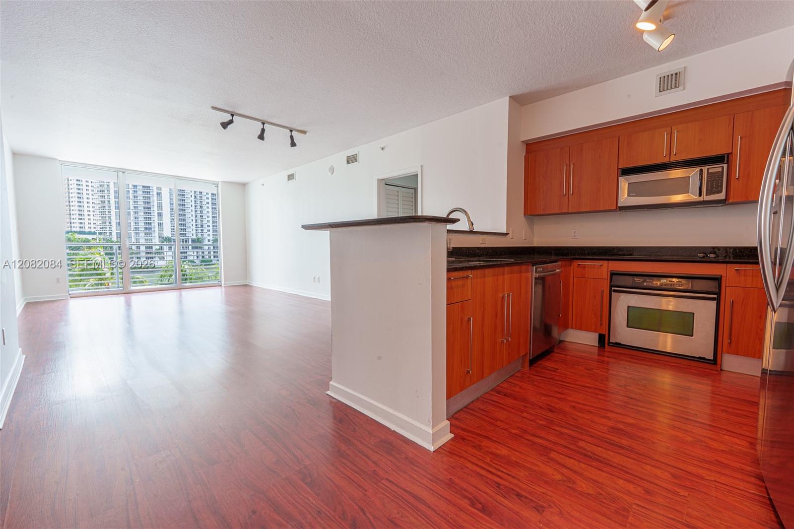 325 S Biscayne Boulevard 415 Property Photo 4