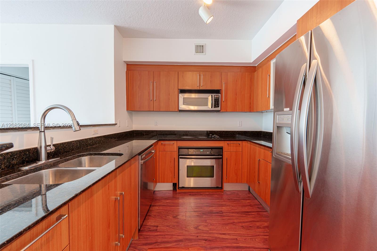 325 S Biscayne Boulevard 415 Property Photo 5