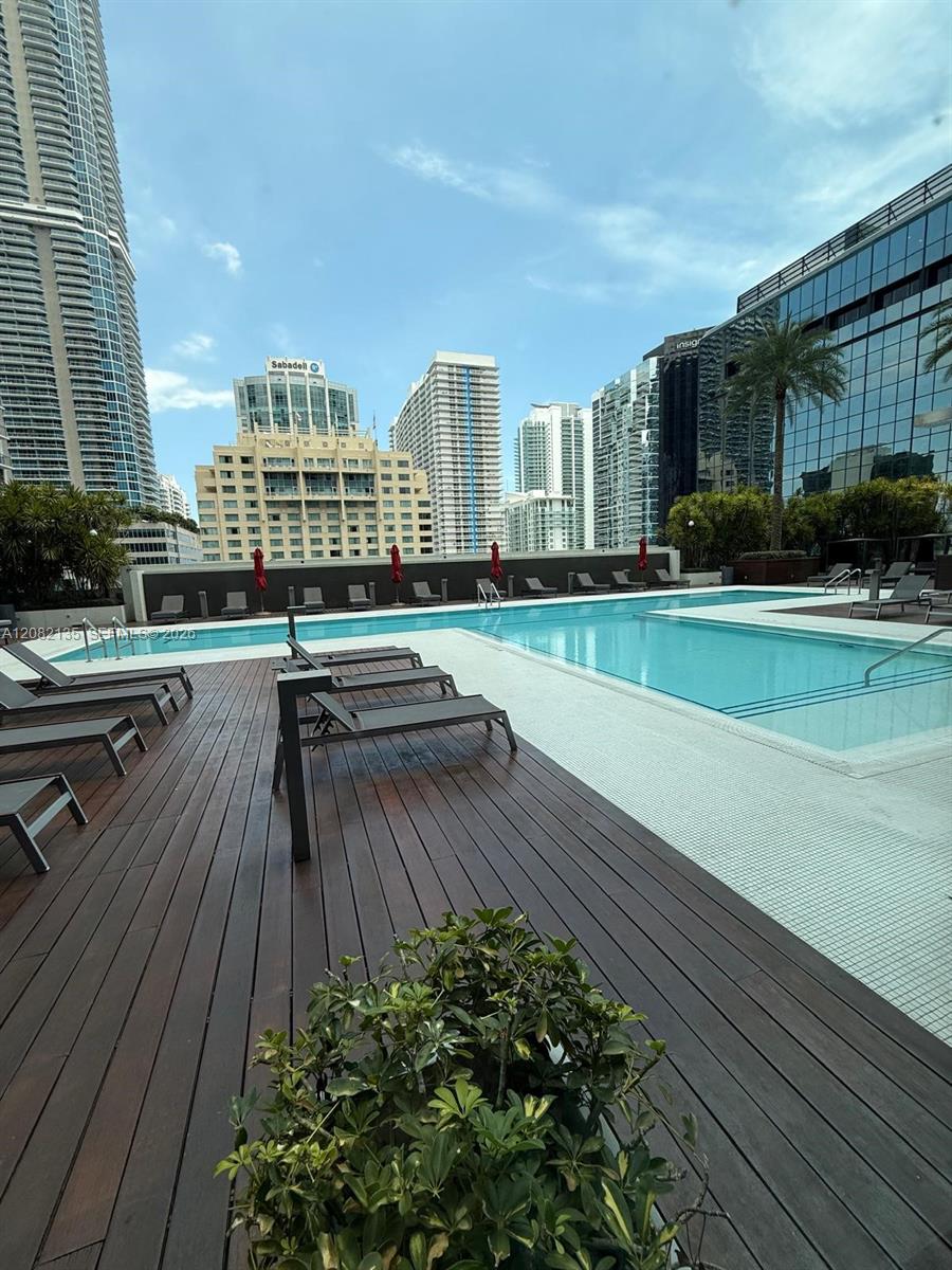 1080 Brickell Avenue 913 Property Photo 3