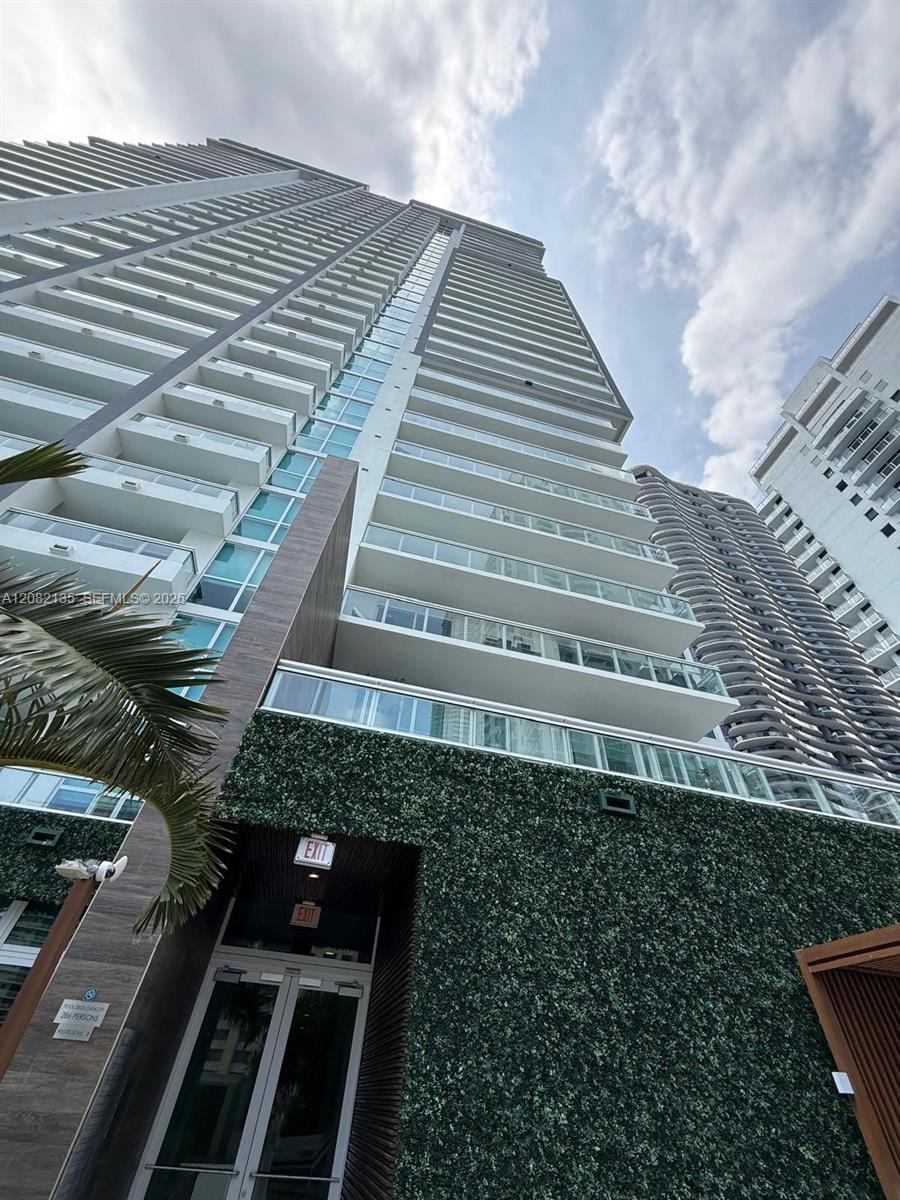 1080 Brickell Avenue 913 Property Photo 4