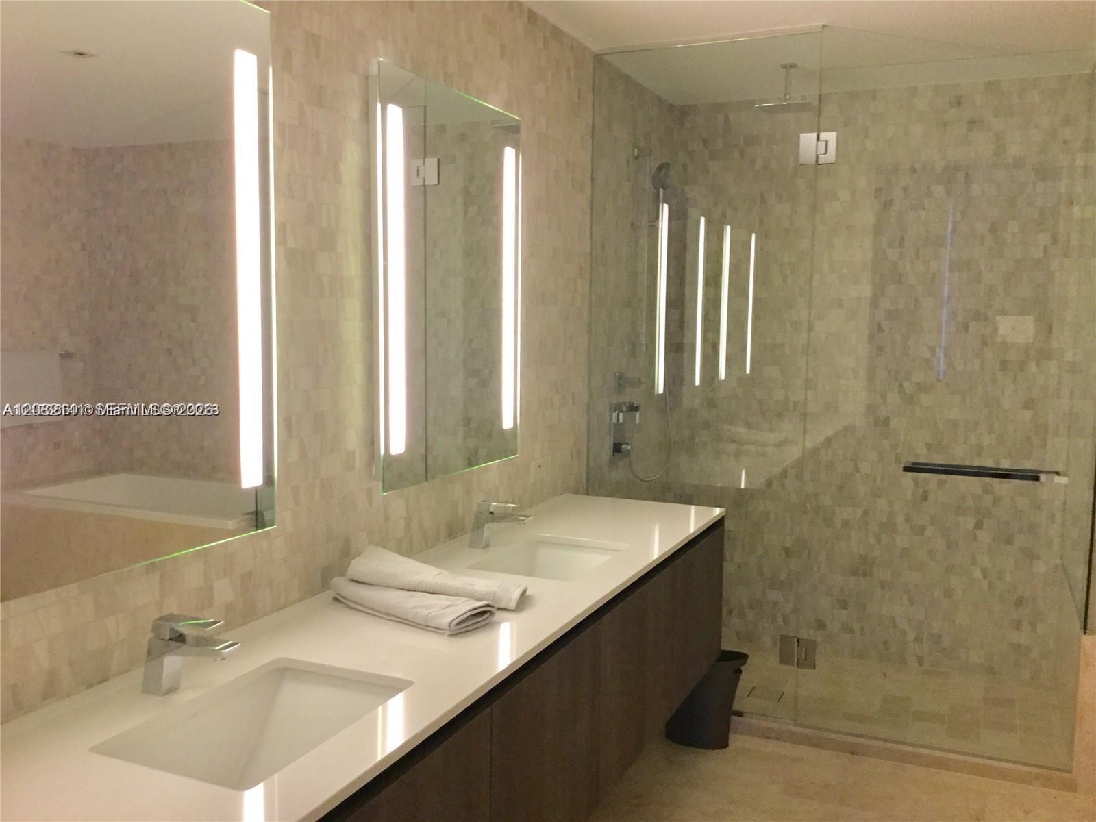 88 Sw 7th Street 2605 Property Photo 4