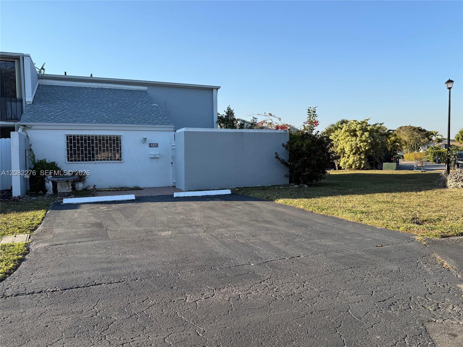 2500 Sw 122nd Court Property Photo 1