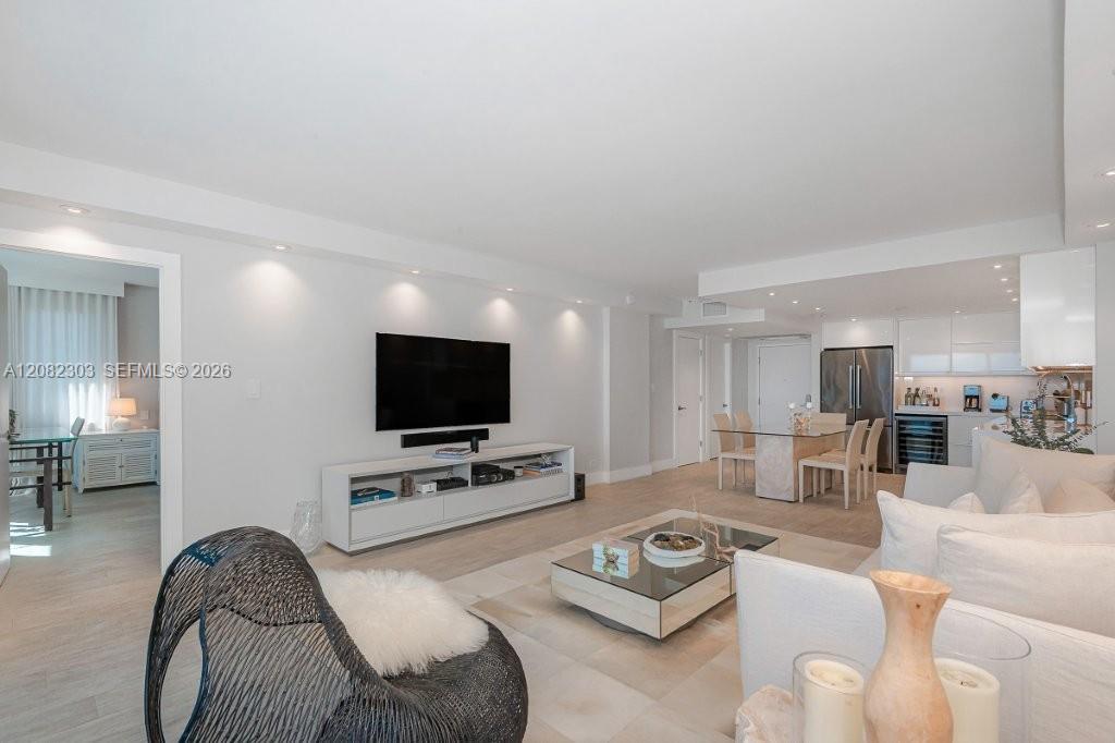 2301 Collins Avenue 738 Property Photo 8