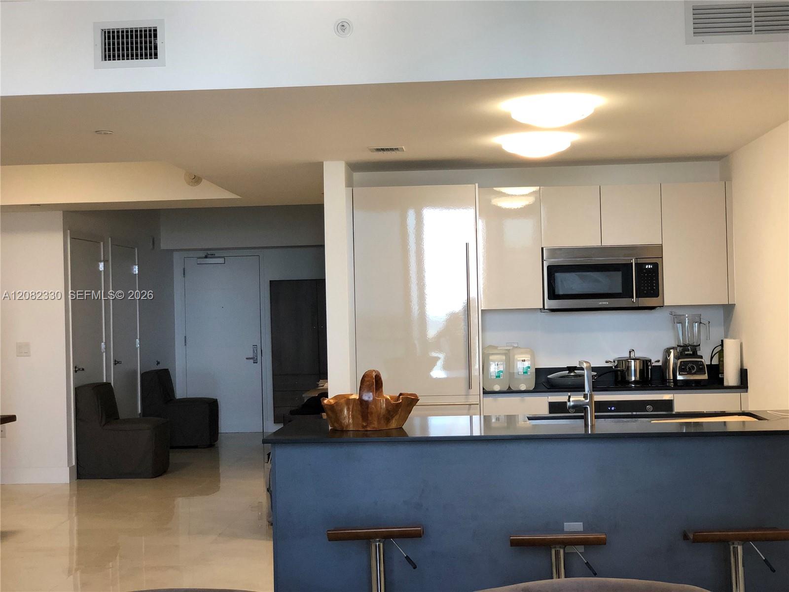 1010 Brickell Avenue 2302 Property Photo 1