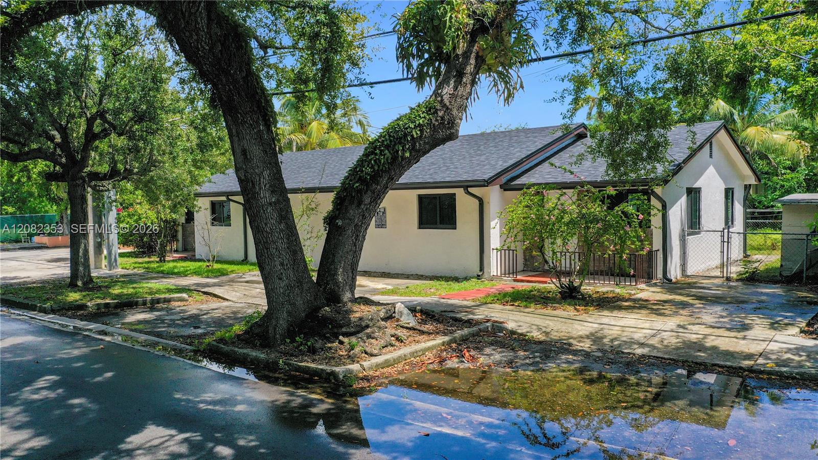3471 Plaza Street Property Photo 1