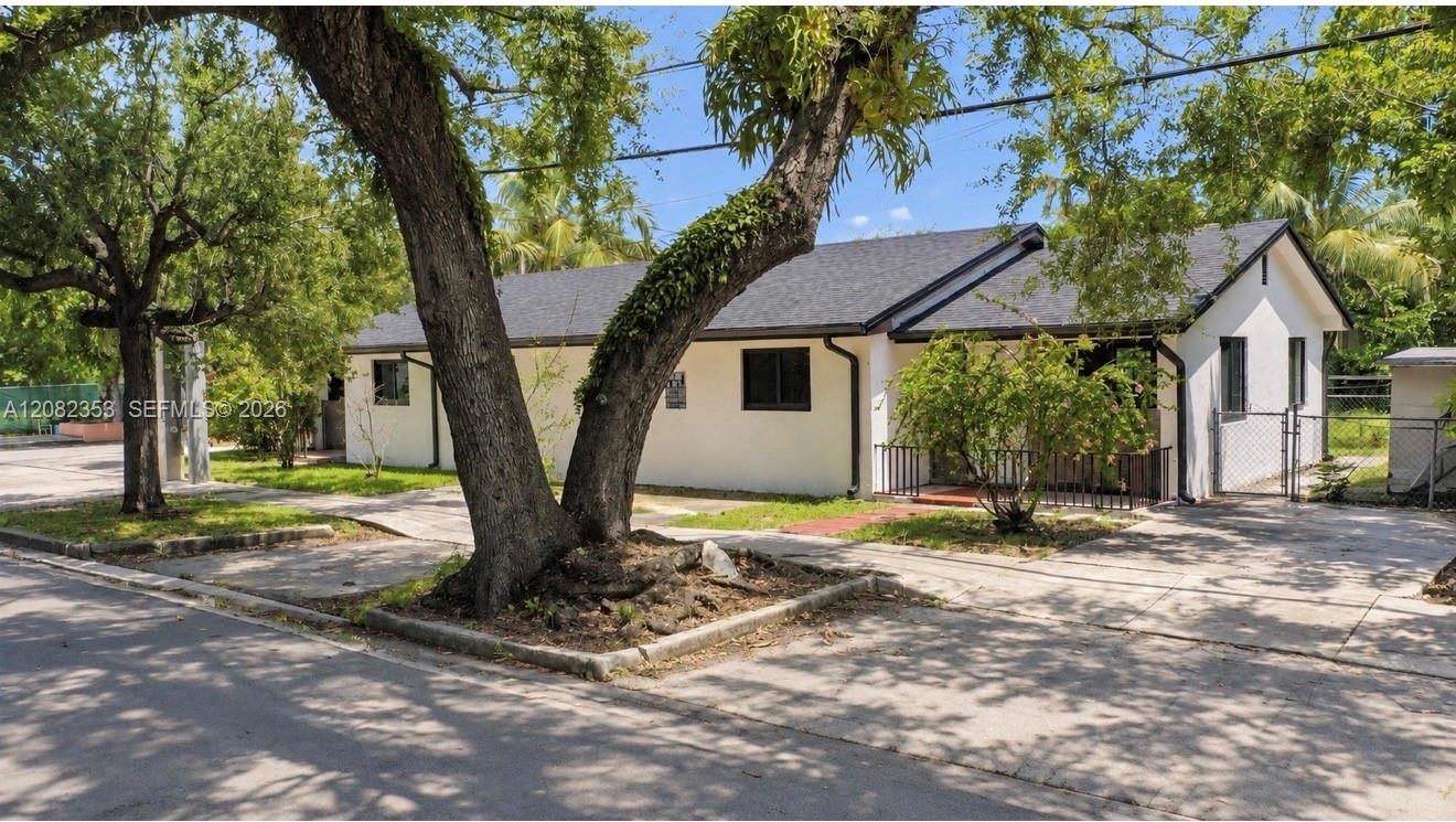 3471 Plaza Street Property Photo 1