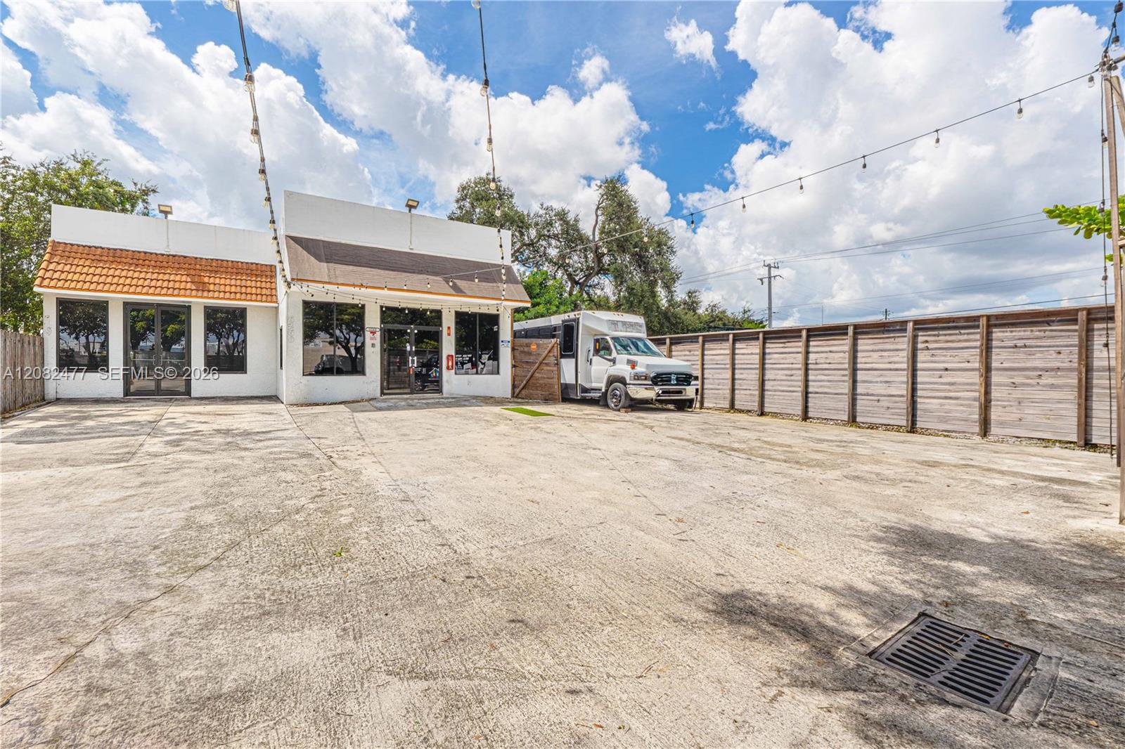 6260 Johnson Street Property Photo 4