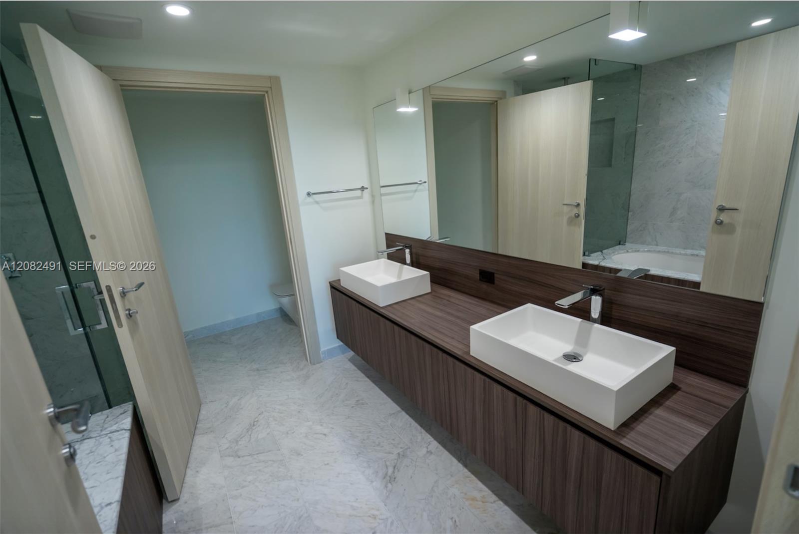 1000 Brickell Plaza 2406 Property Photo 11